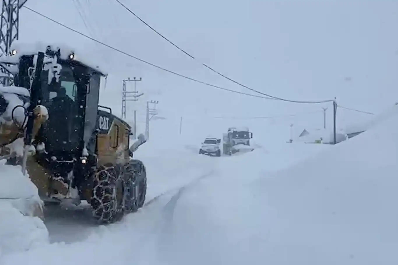 Şırnak'ta kar temizleme çalışmaları devam ediyor