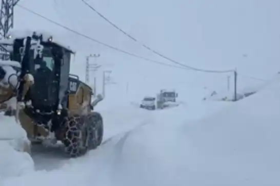 Şırnak'ta kar temizleme çalışmaları devam ediyor