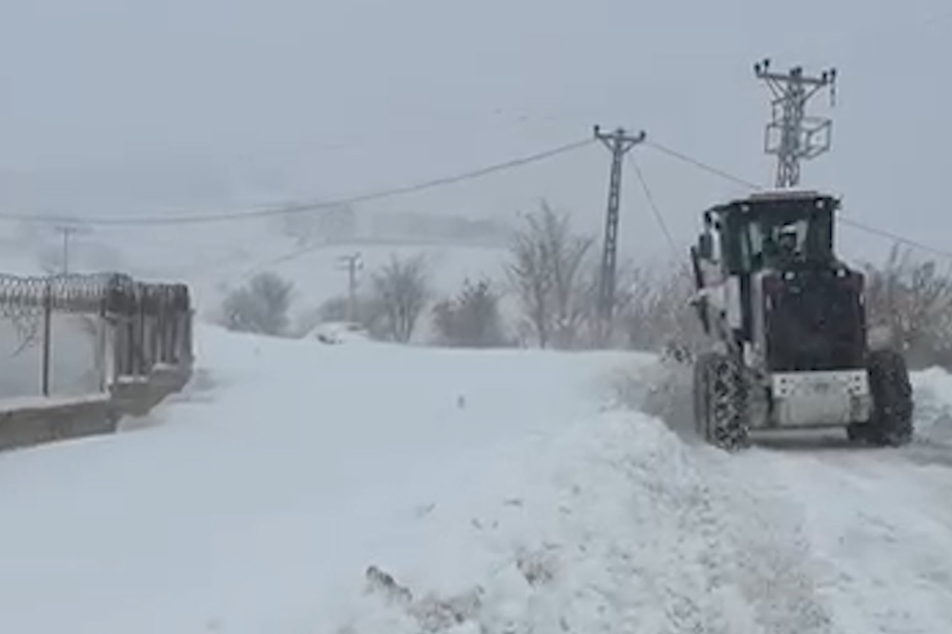 Şırnak'ta kar temizleme çalışmaları devam ediyor