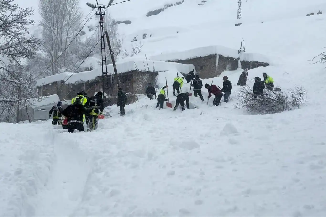 Van Valiliği kuvvetli kar yağışı, rüzgar ve çığ tehlikesine karşı uyardı