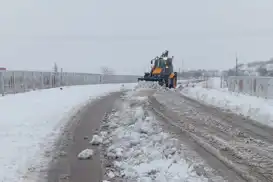 Gaziantep’te karla kaplı kırsal mahalle yollarında çalışmalar devam ediyor
