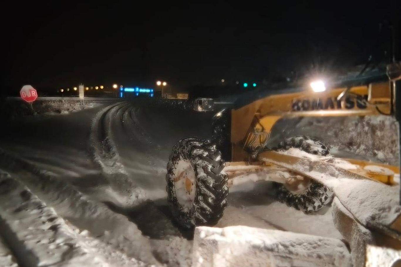Malatya'da açılan yollar, yoğun kar yağışı nedeniyle tekrar kapanıyor