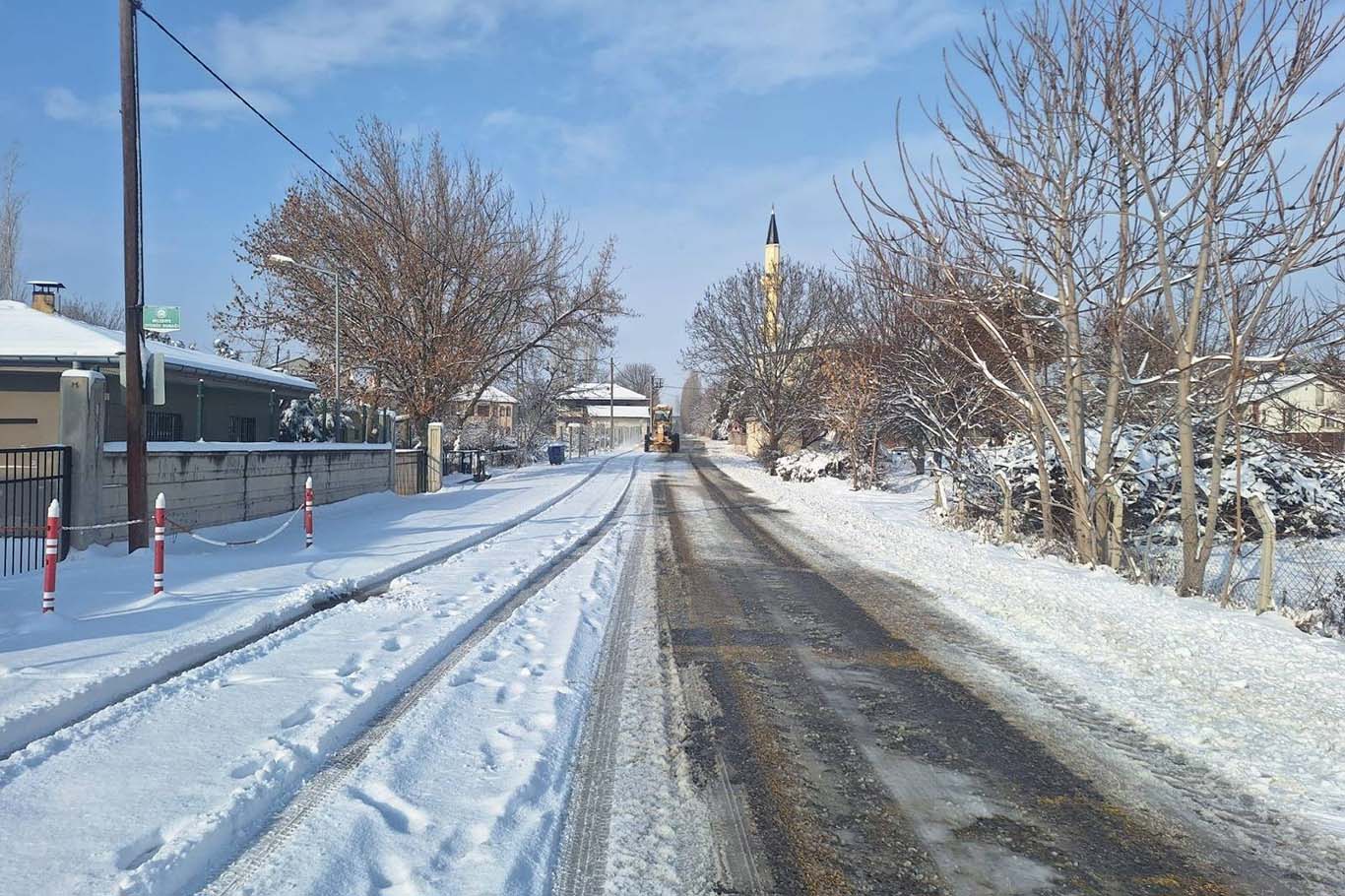 Malatya'da açılan yollar, yoğun kar yağışı nedeniyle tekrar kapanıyor