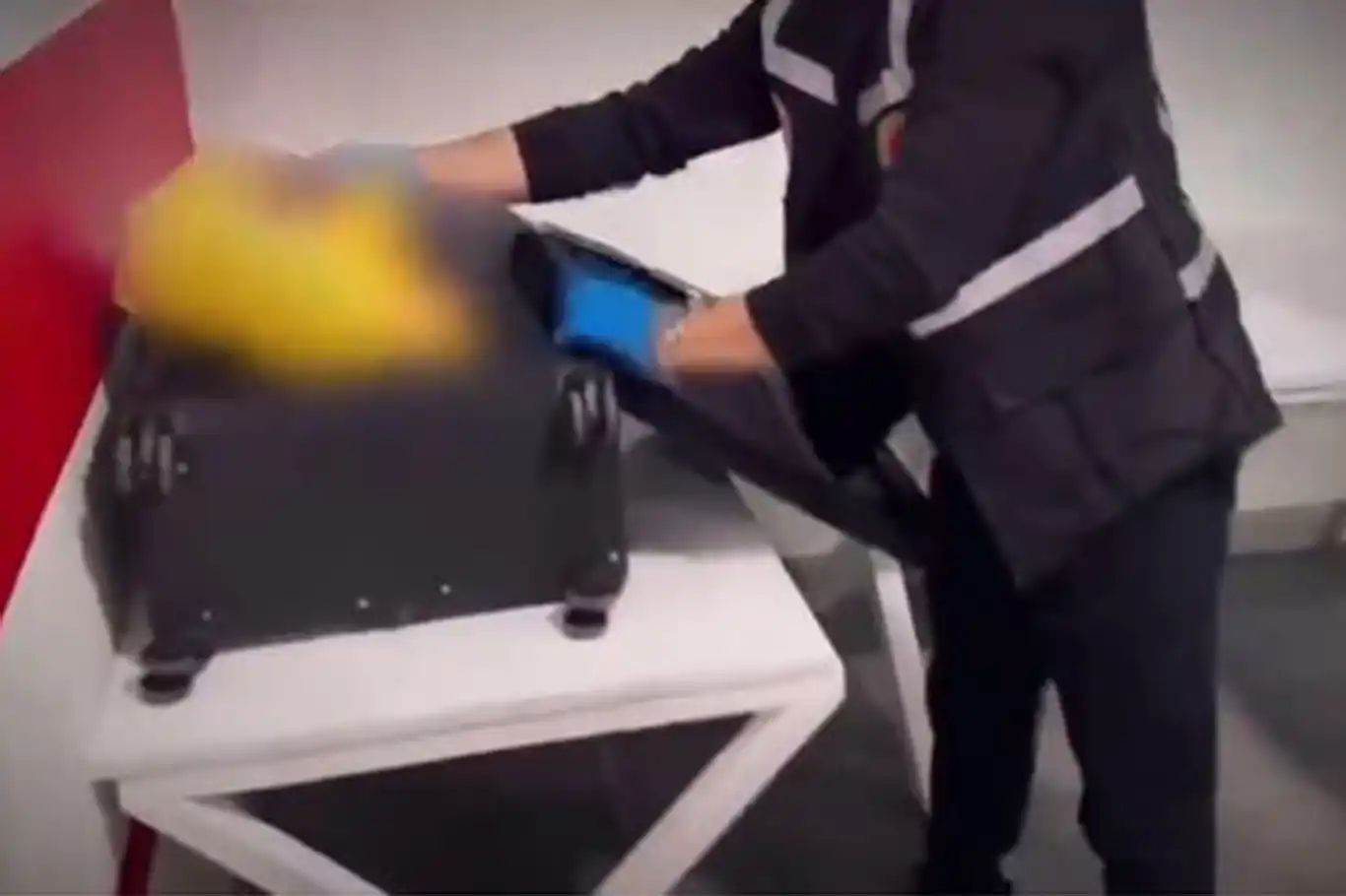 Mersin'de Çukurova Havalimanı'nda 4,5 kilo esrar ele geçirildi