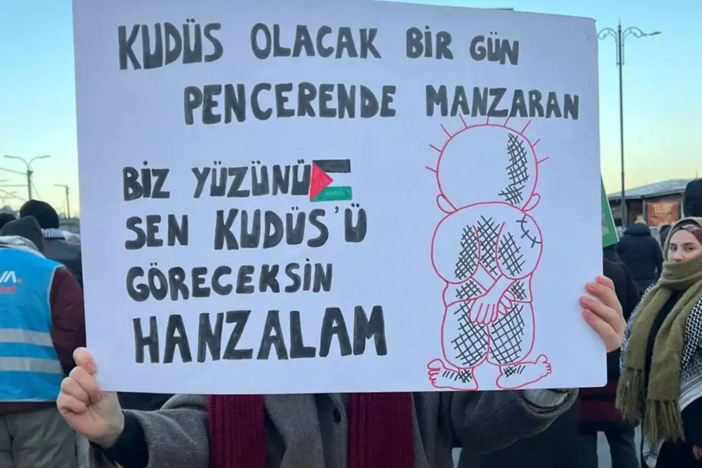 مسيرة حاشدة من أجل غزة في إسطنبول: لا نرضخ ولا نصمت