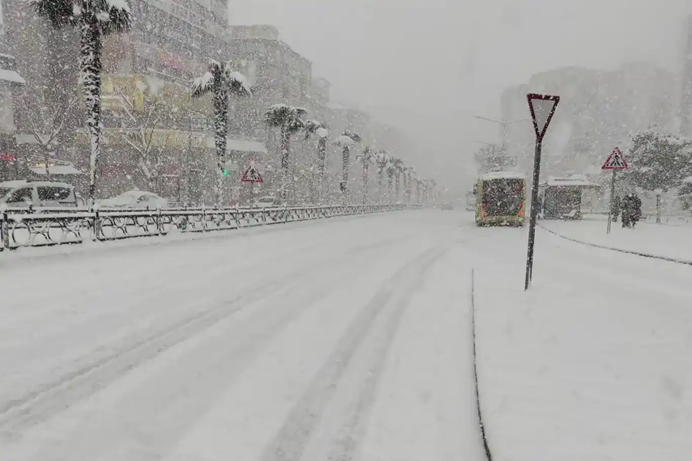 Bursa’da kar nedeniyle eğitime ara verildi