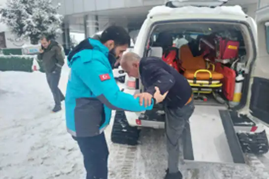 Bingöl’de kar yağışına rağmen hastalara sağlık hizmeti