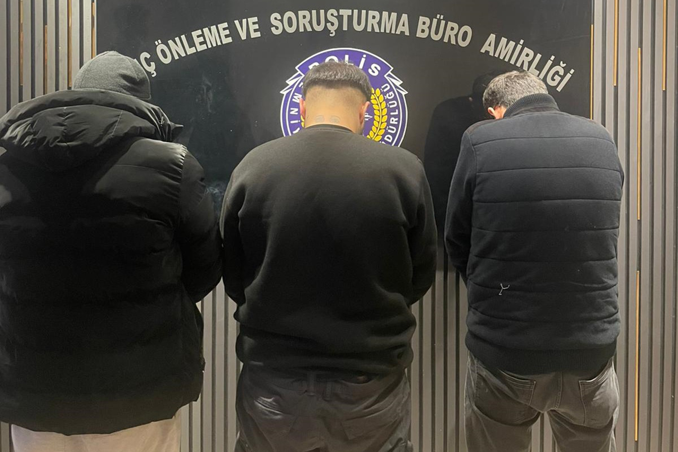 Gaziantep'te ruhsatsız silah ve uyuşturucu ele geçirildi