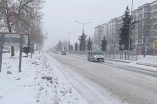 Van’da kar yağışı yeniden şiddetlendi: 625 yerleşim yerinin yolu kapandı