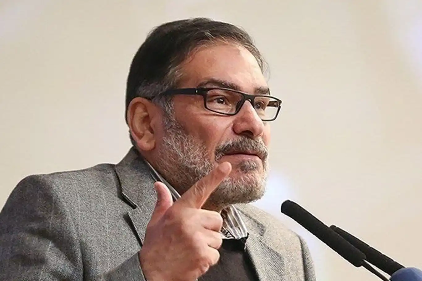 Hamanei'nin danışmanından İran'ın iç işlerine karışan ABD'ye tepki