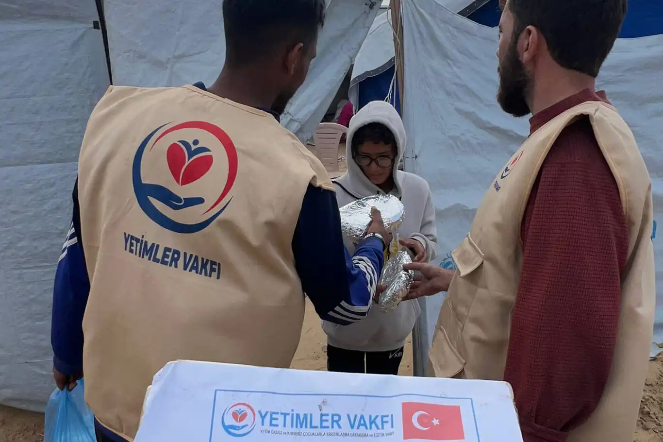 Yetimler Vakfı'ndan Gazze'de kışın ortasında umut sofraları