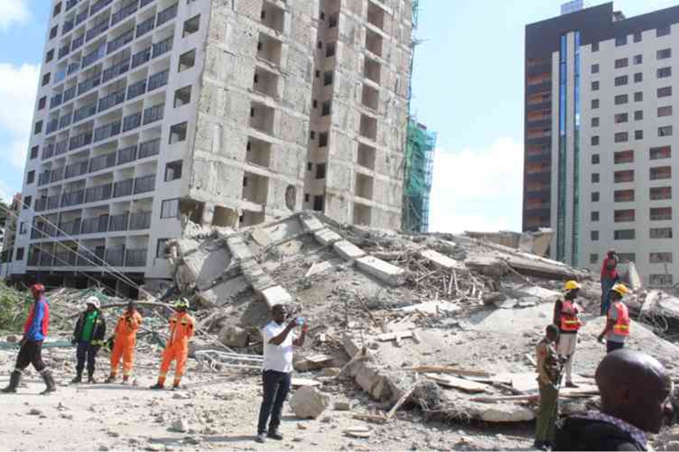 Kenya'da yapım aşamasındaki 16 katlı bir bina çöktü: Kayıplar var