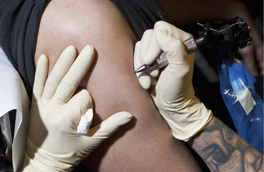 أحبار الوشم.. مخاطر خفية تتجاوز الجلد