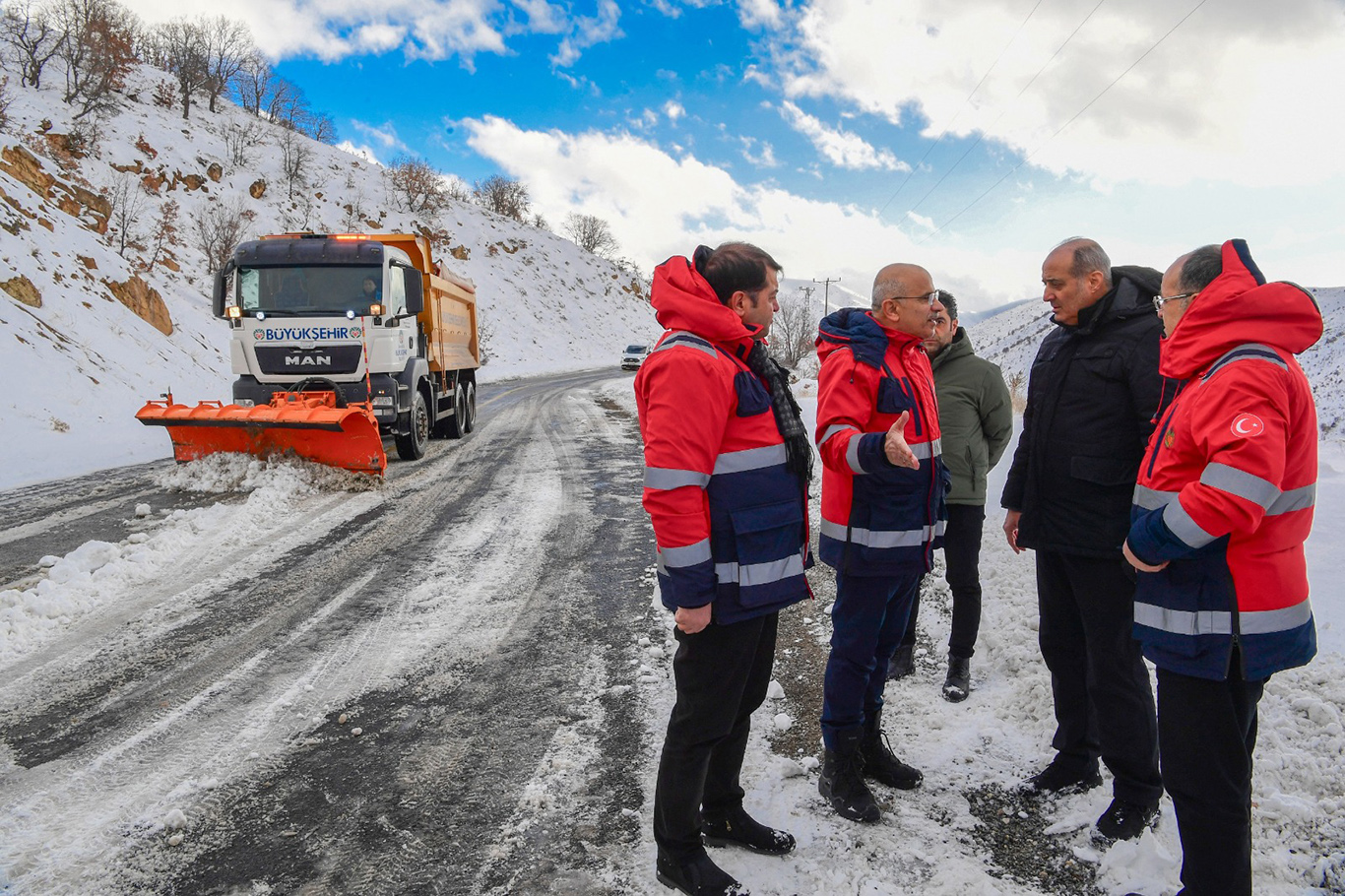 Malatya'da karla mücadele çalışmaları devam ediyor