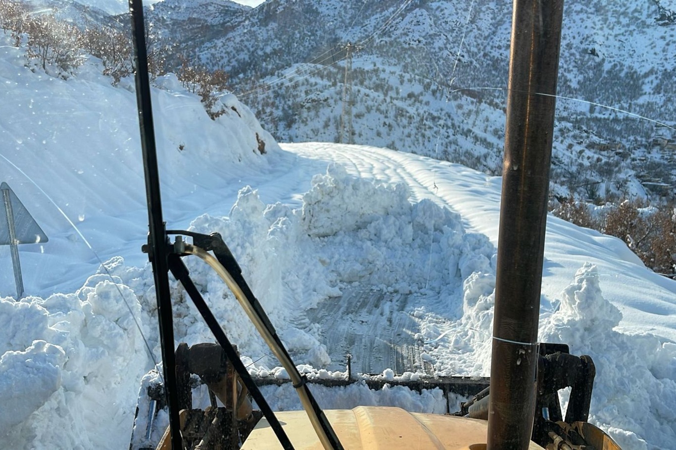 Siirt’te karla mücadele ekipleri acil vakalar için seferber oldu