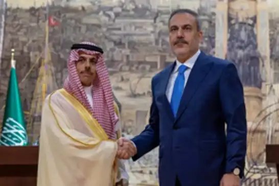 وزير الخارجية التركي يجري اتصالات هاتفية مع نظيريه الإماراتي والسعودي