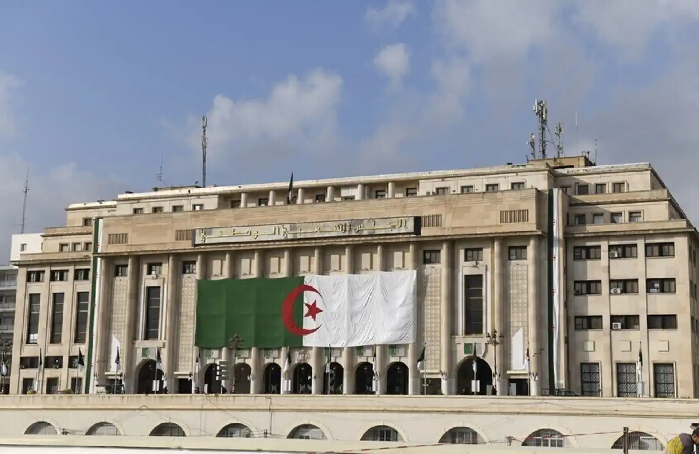 مجلس الأمة الجزائري يقرّ قانون تجريم الاستعمار الفرنسي