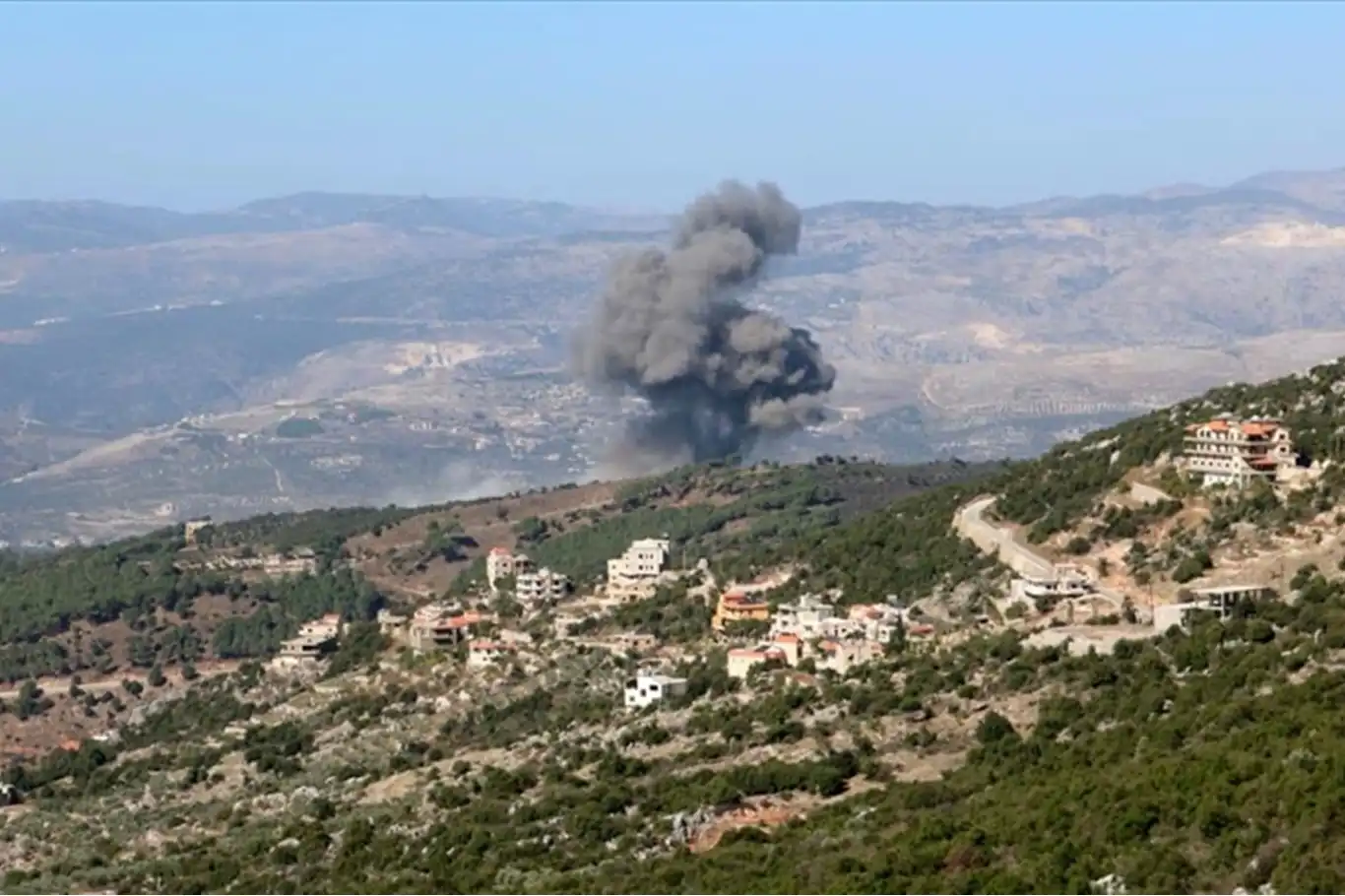 Israeli air strikes kill civilians in southern Lebanon despite ...