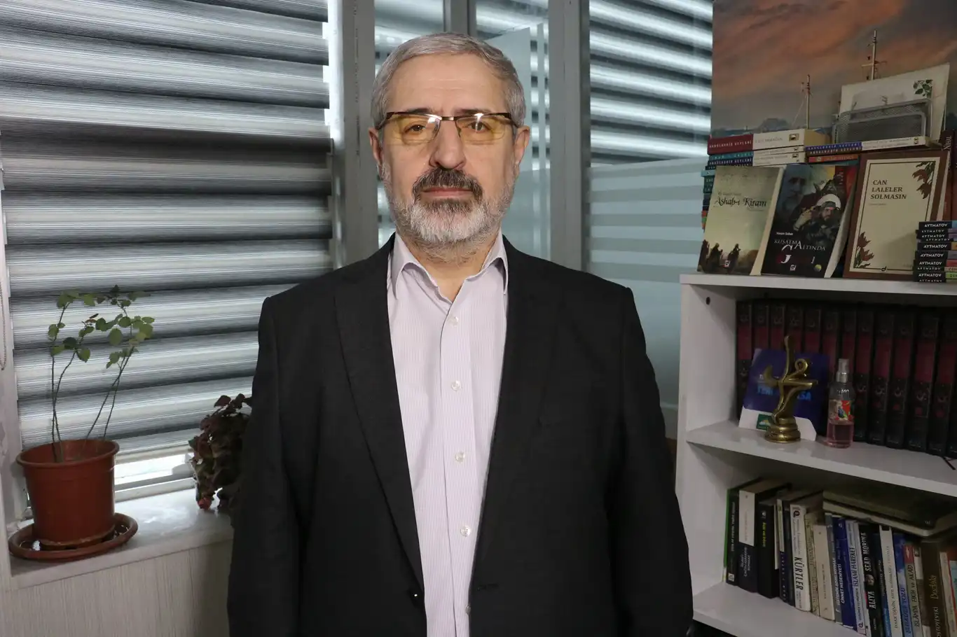 Sabaz Raksa Gazeteci Sabaz, ABD'nin Venezuela'ya saldırısı ve İran'ı tehdit ...
