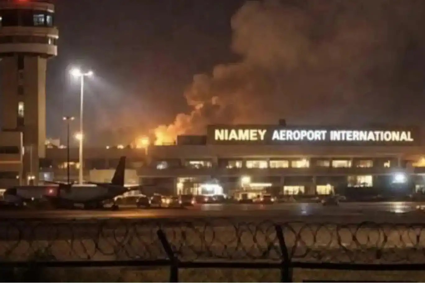 20 killed in attack targeting airport in Niger