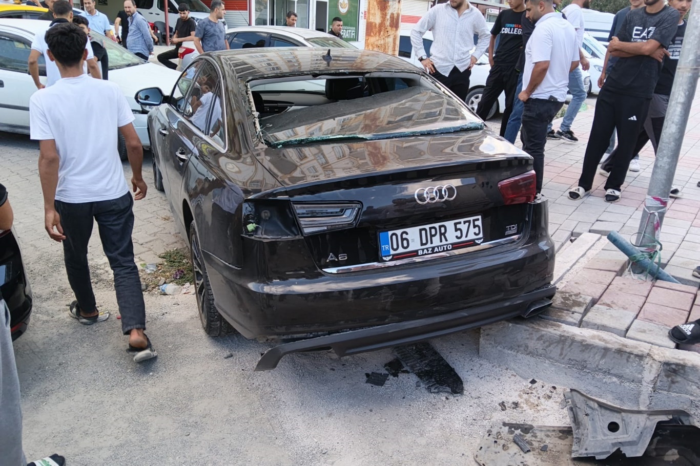 Batman'da TIR ile taksinin çarpıştığı kazada bir kişi yaralandı