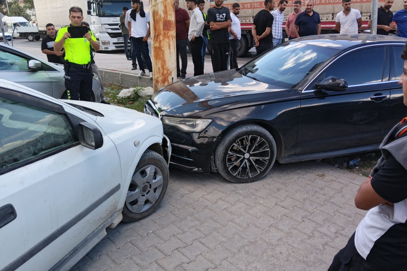 Batman'da TIR ile taksinin çarpıştığı kazada bir kişi yaralandı