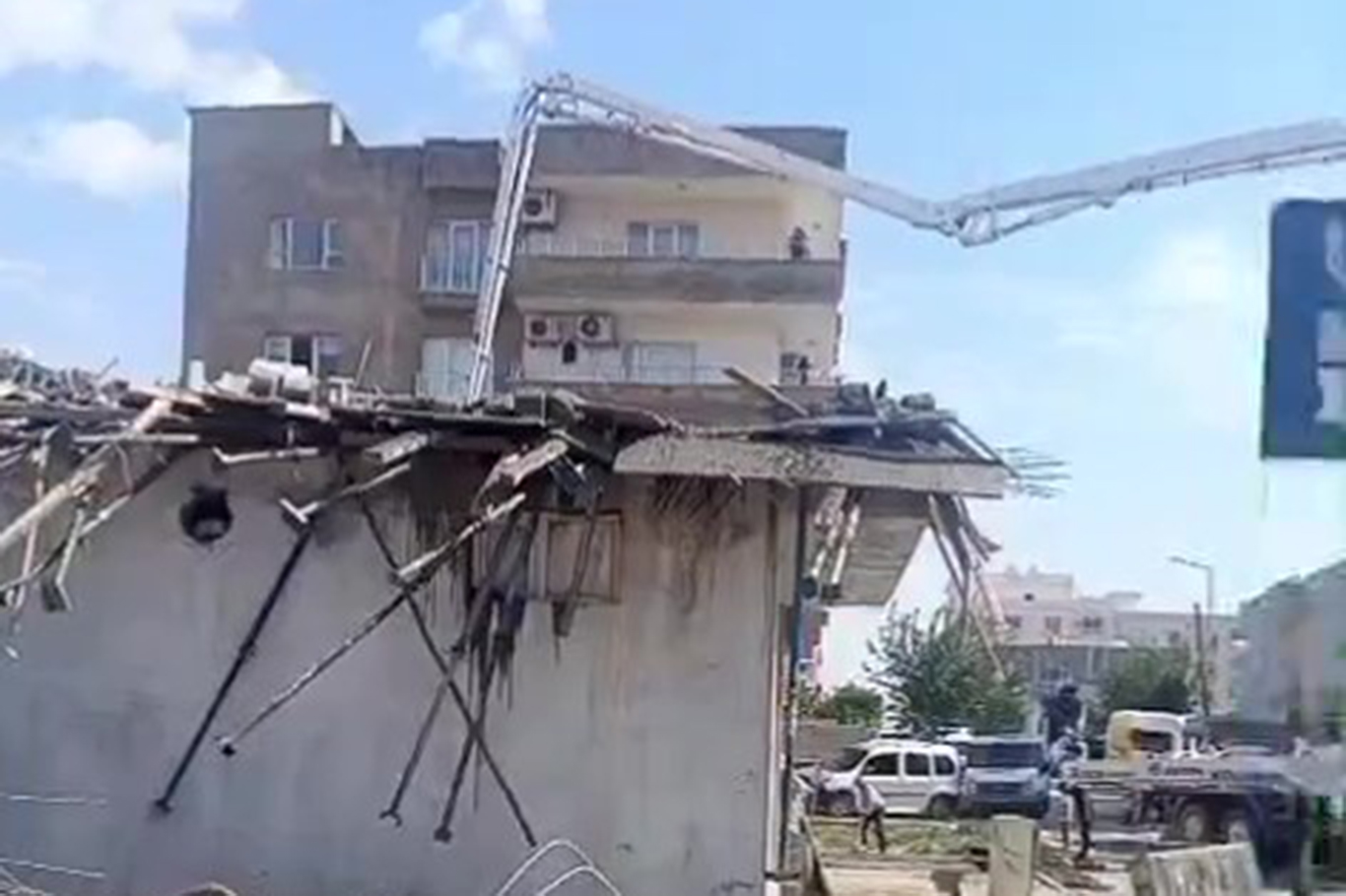 CİZRE’DE İNŞAAT ÇÖKTÜ 5 YARALI