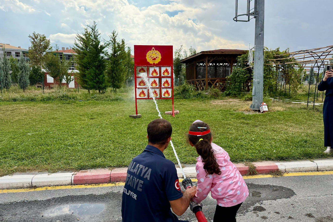 Öğrenciler itfaiyecilik mesleğini yerinde incelediler