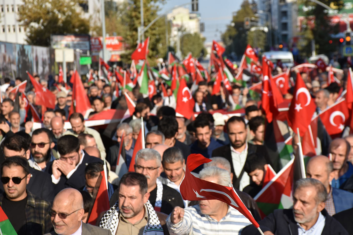 Malatya'da binlerce kişi özgür Filistin için yürüdü