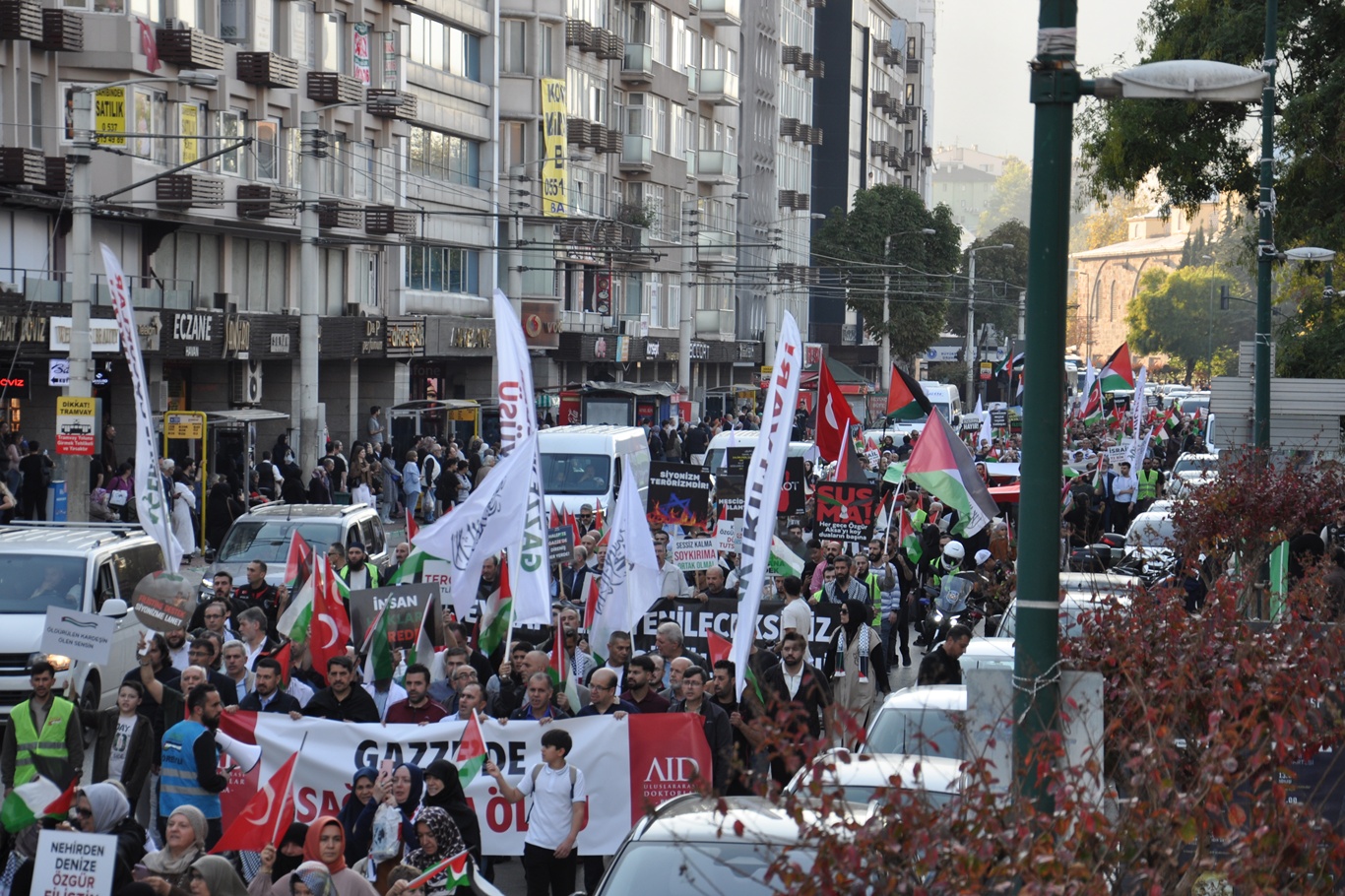 Bursa’da “Dirilişten Dirilişe Aksa Tufanı” yürüyüşü düzenlendi
