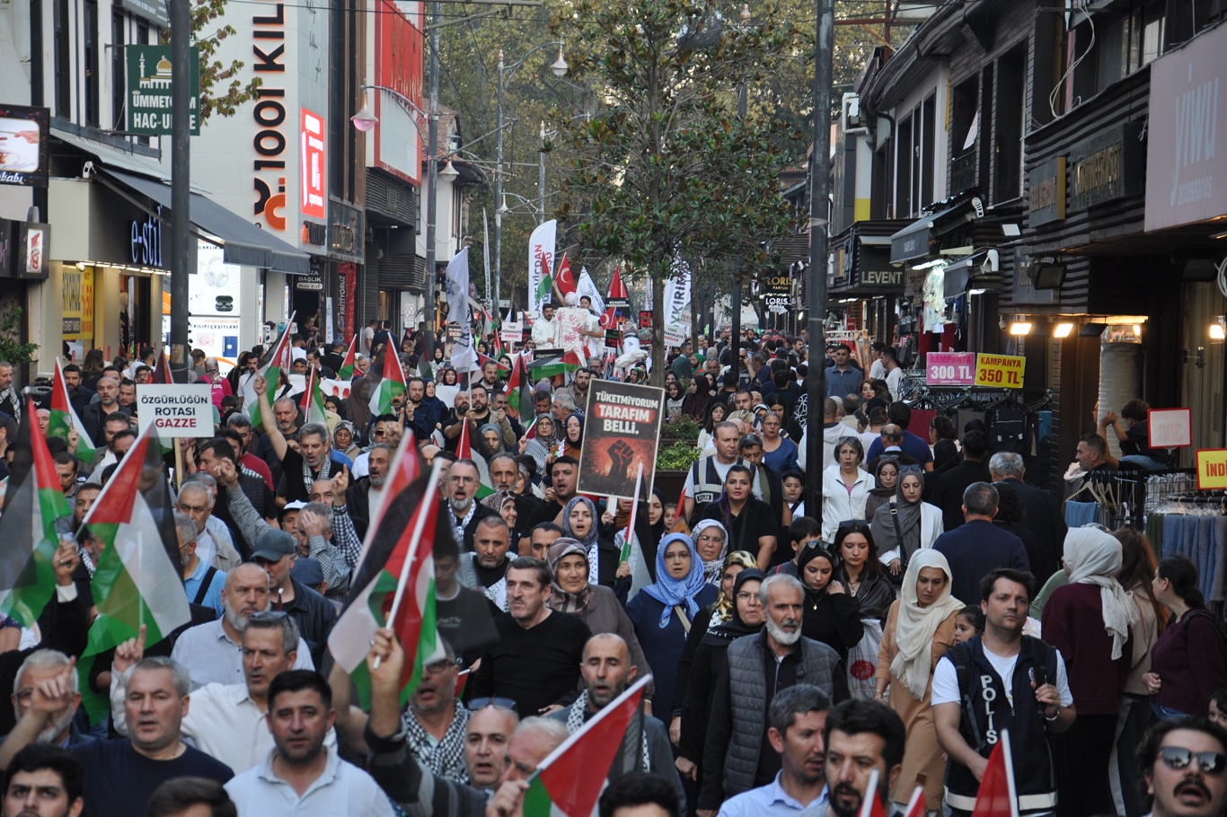 Bursa’da “Dirilişten Dirilişe Aksa Tufanı” yürüyüşü düzenlendi