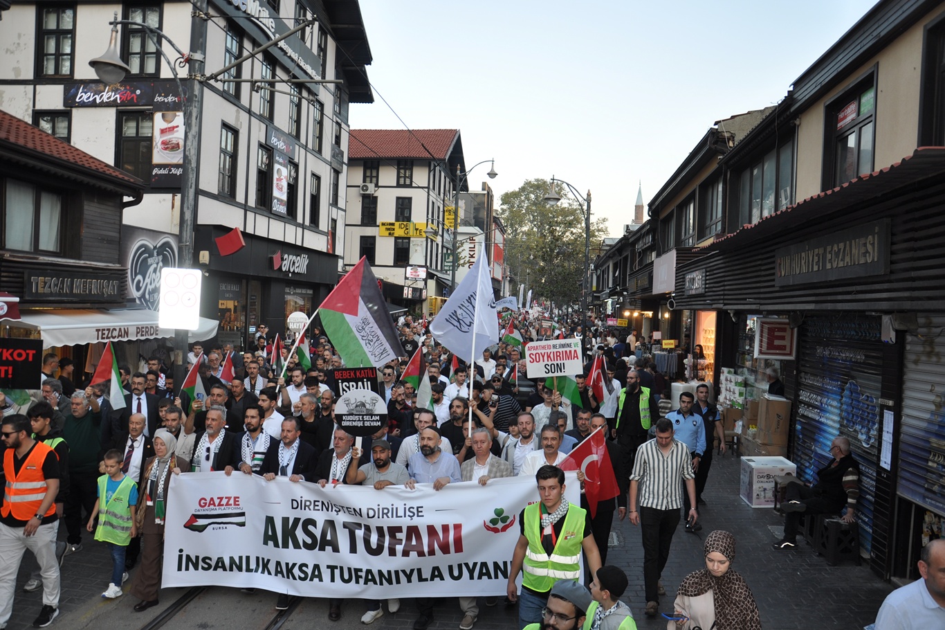 Bursa’da “Dirilişten Dirilişe Aksa Tufanı” yürüyüşü düzenlendi