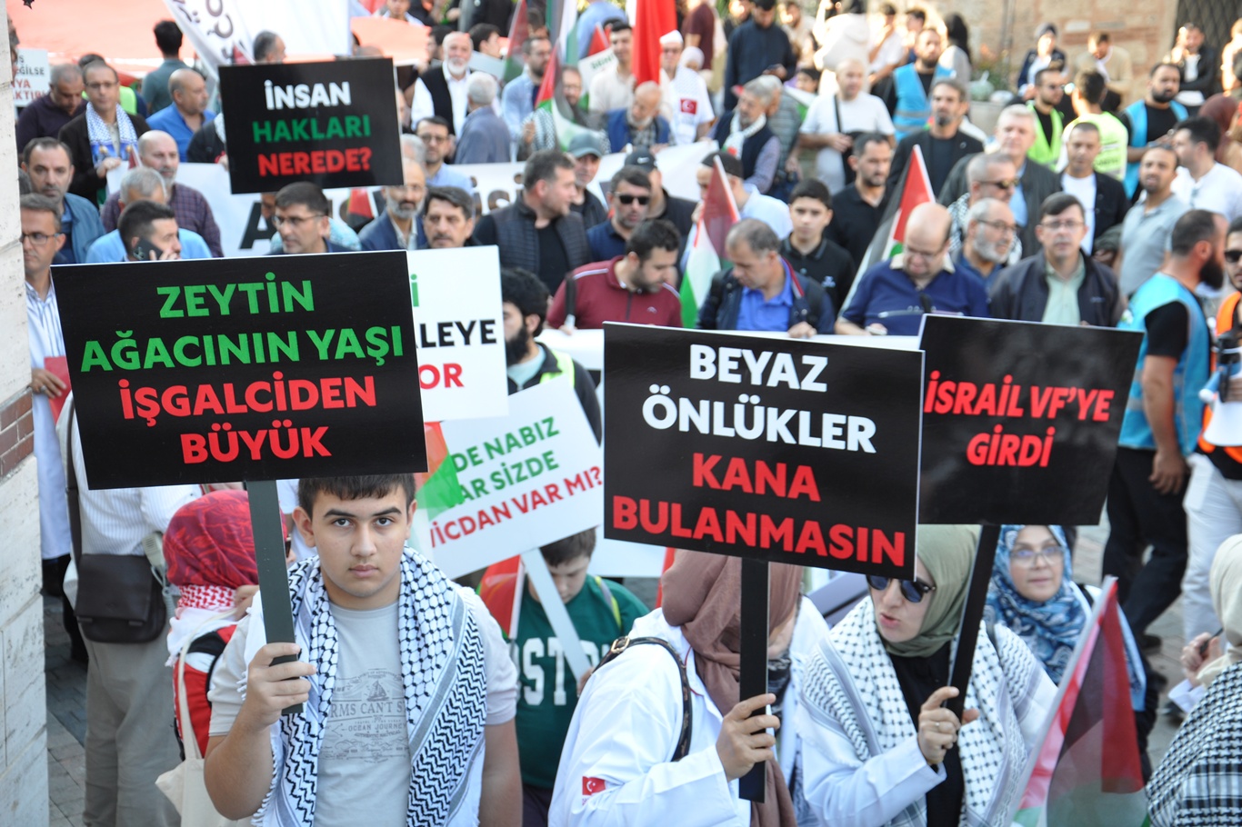 Bursa’da “Dirilişten Dirilişe Aksa Tufanı” yürüyüşü düzenlendi