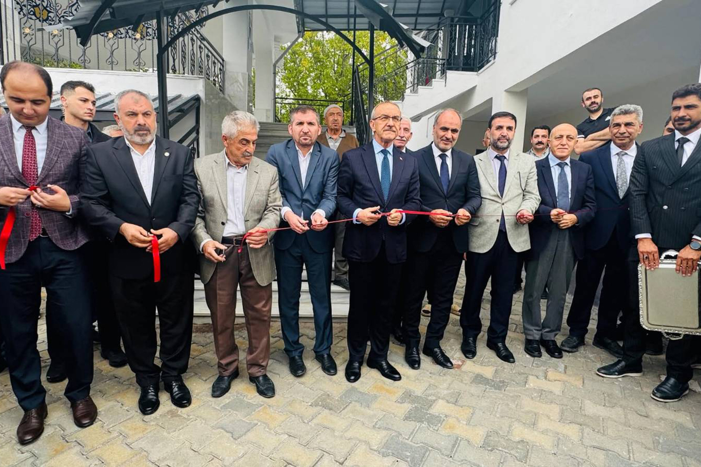 Malatya'da yapımı tamamlanan Çalıgülü Camii ibadete açıldı