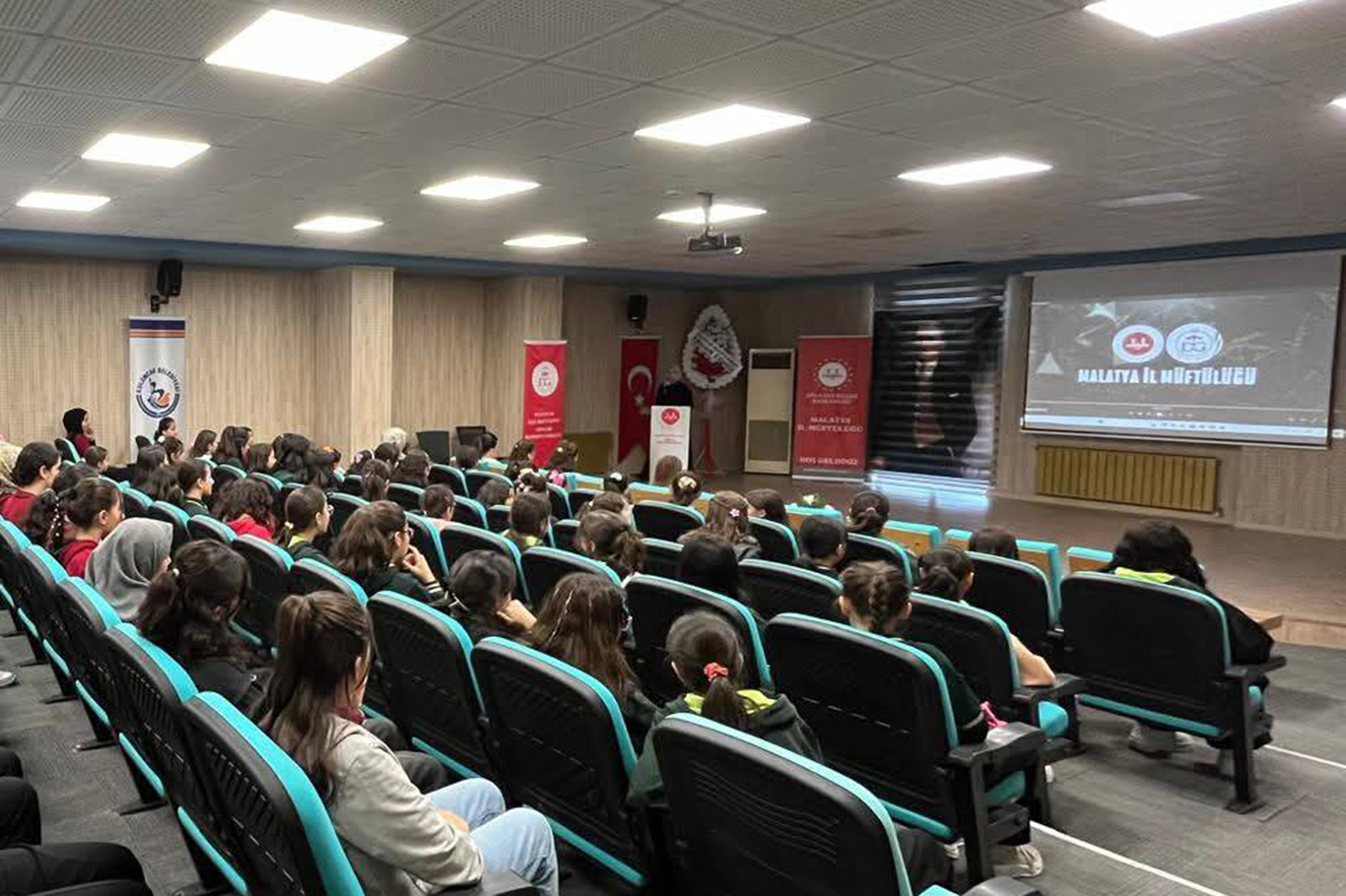 Öğrenciler "Mescid-i Aksa ve Umut" tiyatro gösterisinde buluştu
