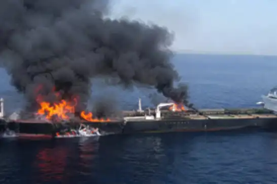 Hürmüz Boğazı’nda bir süper tanker mayına çarptı