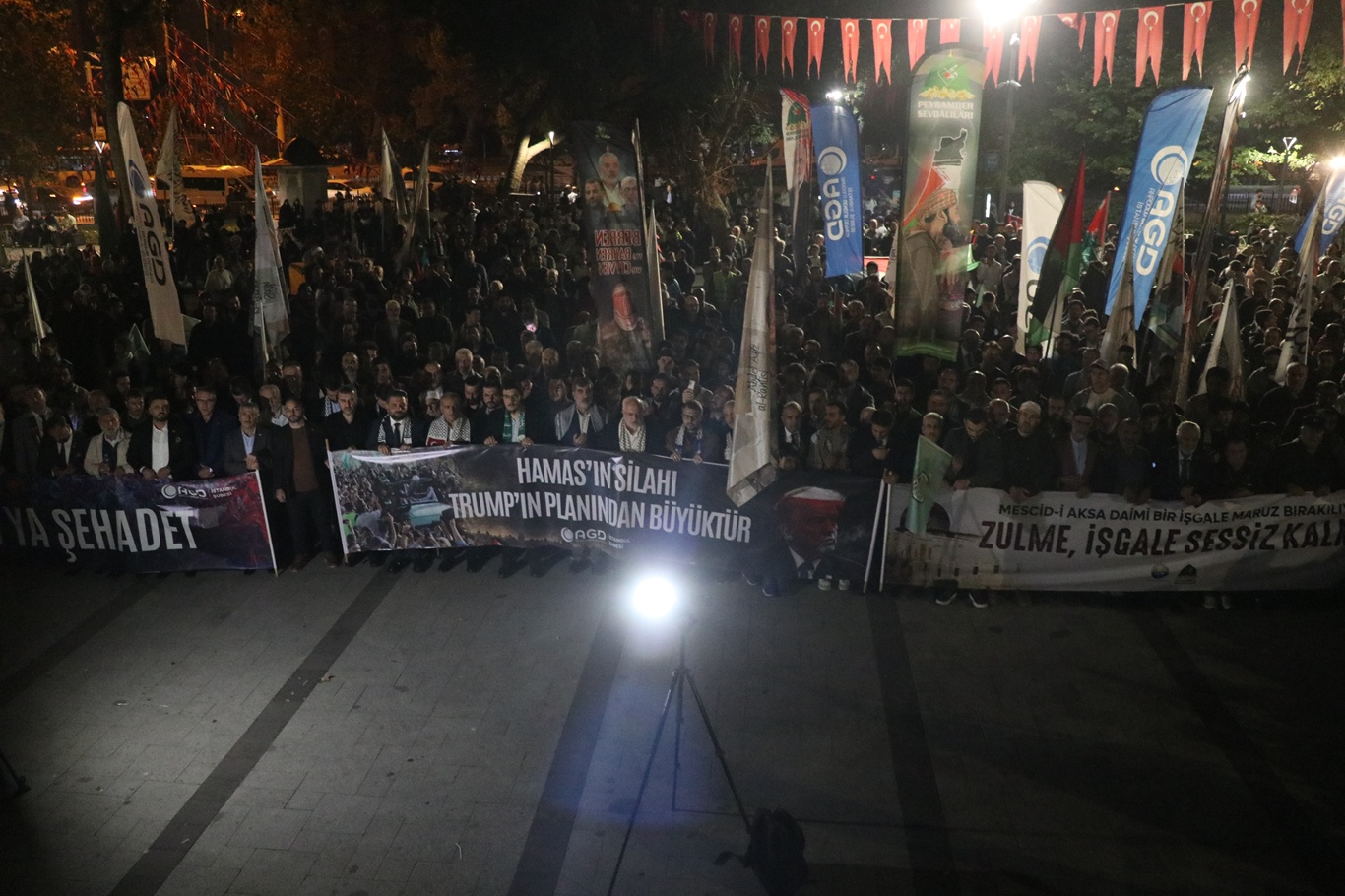 Aksa Tufanı'nın 3'üncü yıl dönümünde Peygamber Sevdalıları ve AGD'den ortak yürüyüş