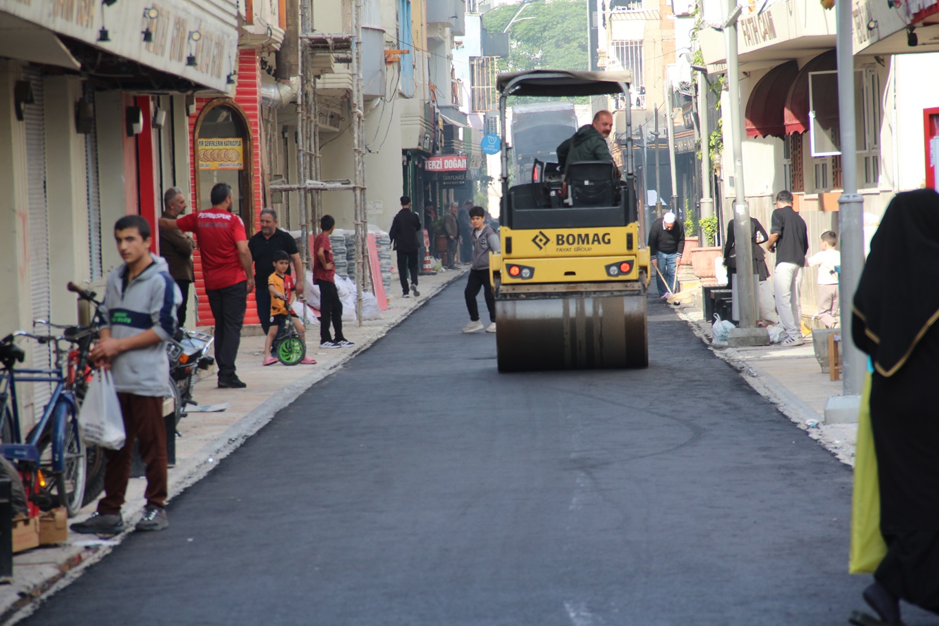 Batman'da trafiğe kapalı sokağın asfaltlanıp trafiğe açılması esnafın tepkisine yol açtı