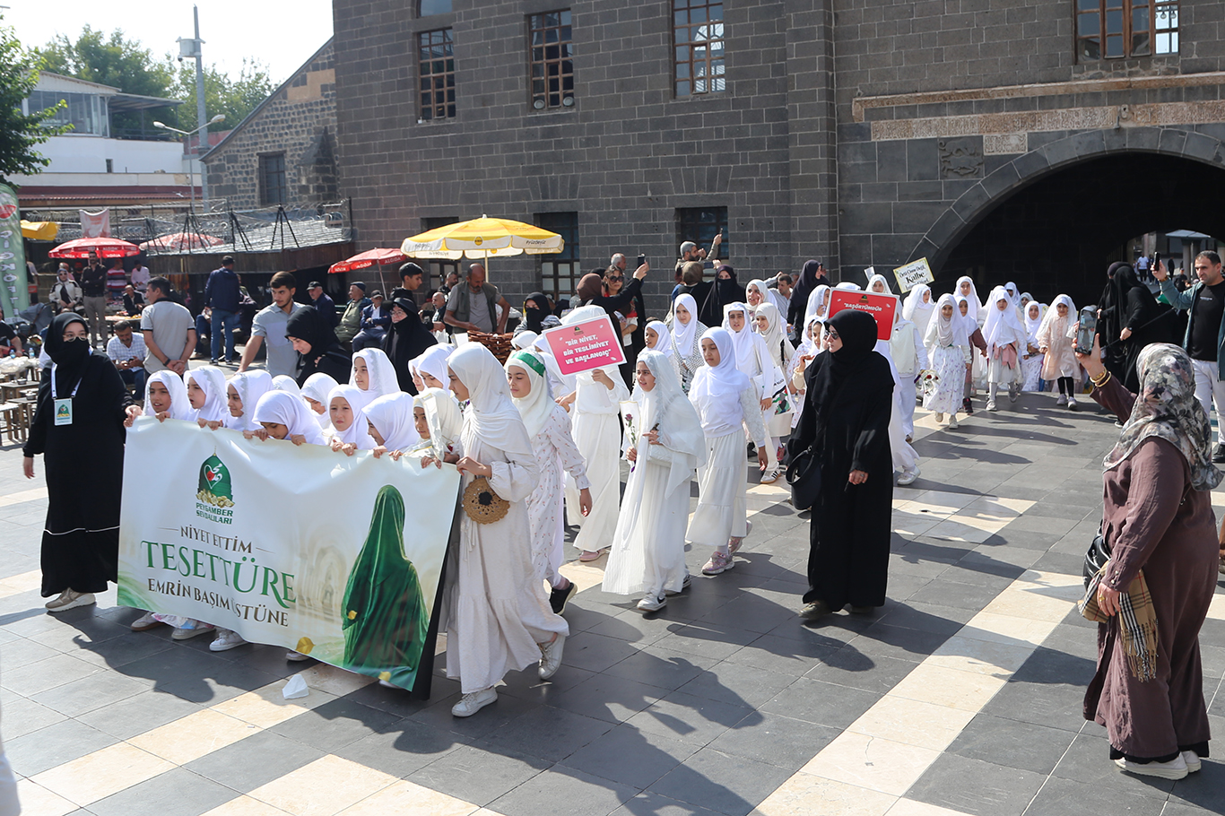 Diyarbakır'da "Niyet Ettim Tesettüre Emrin Başım Üstüne" programı düzenlendi