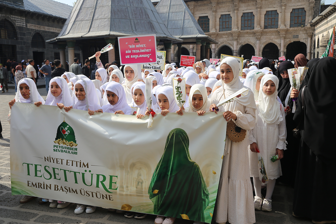 Diyarbakır'da "Niyet Ettim Tesettüre Emrin Başım Üstüne" programı düzenlendi