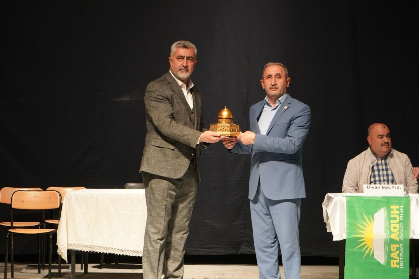 HÜDA PAR Milletvekili Demir: Zenginler fabrika kurmak yerine parasını faize yatırıyor 