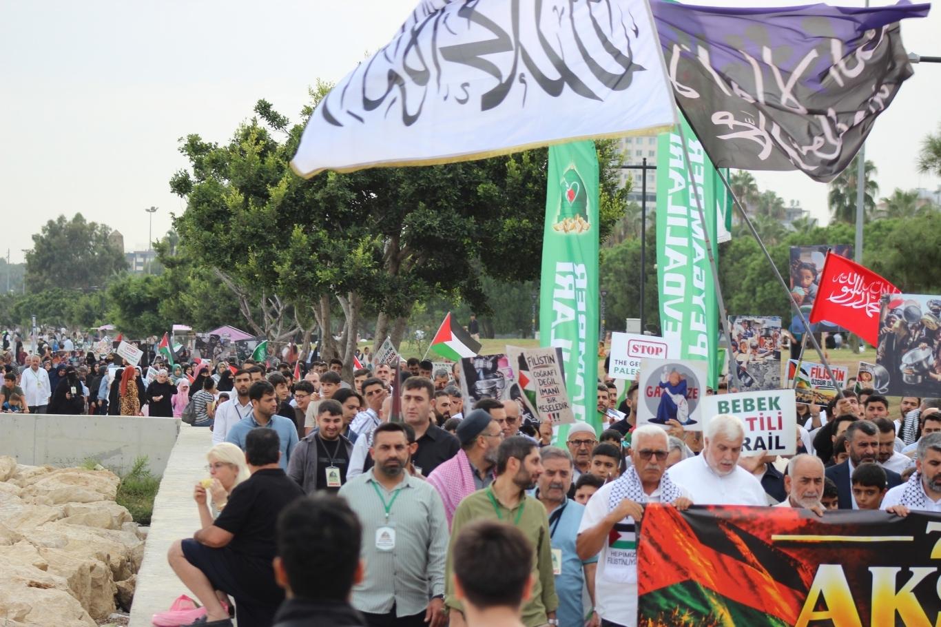 Mersin'de Aksa Tufanı'nın yıl dönümü dolayısıyla düzenlenen programda, HÜDA PAR Mersin Milletvekili Faruk Dinç Gazze'de yaşananlara dikkat çekti. Basın açıklamasında ise İslam ülkelerine siyonist rejime yaptırım uygulama çağrısı yapıldı.