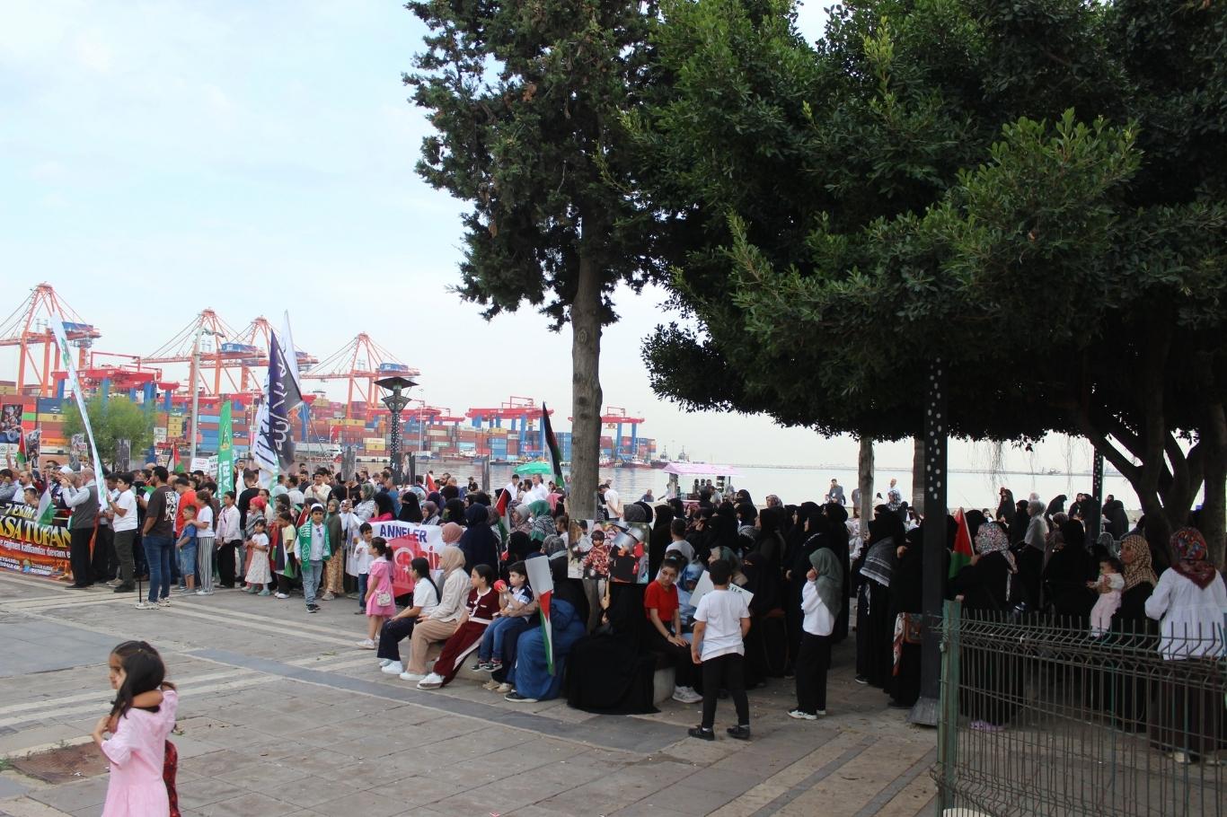 Mersin'de Aksa Tufanı'nın yıl dönümü dolayısıyla düzenlenen programda, HÜDA PAR Mersin Milletvekili Faruk Dinç Gazze'de yaşananlara dikkat çekti. Basın açıklamasında ise İslam ülkelerine siyonist rejime yaptırım uygulama çağrısı yapıldı.