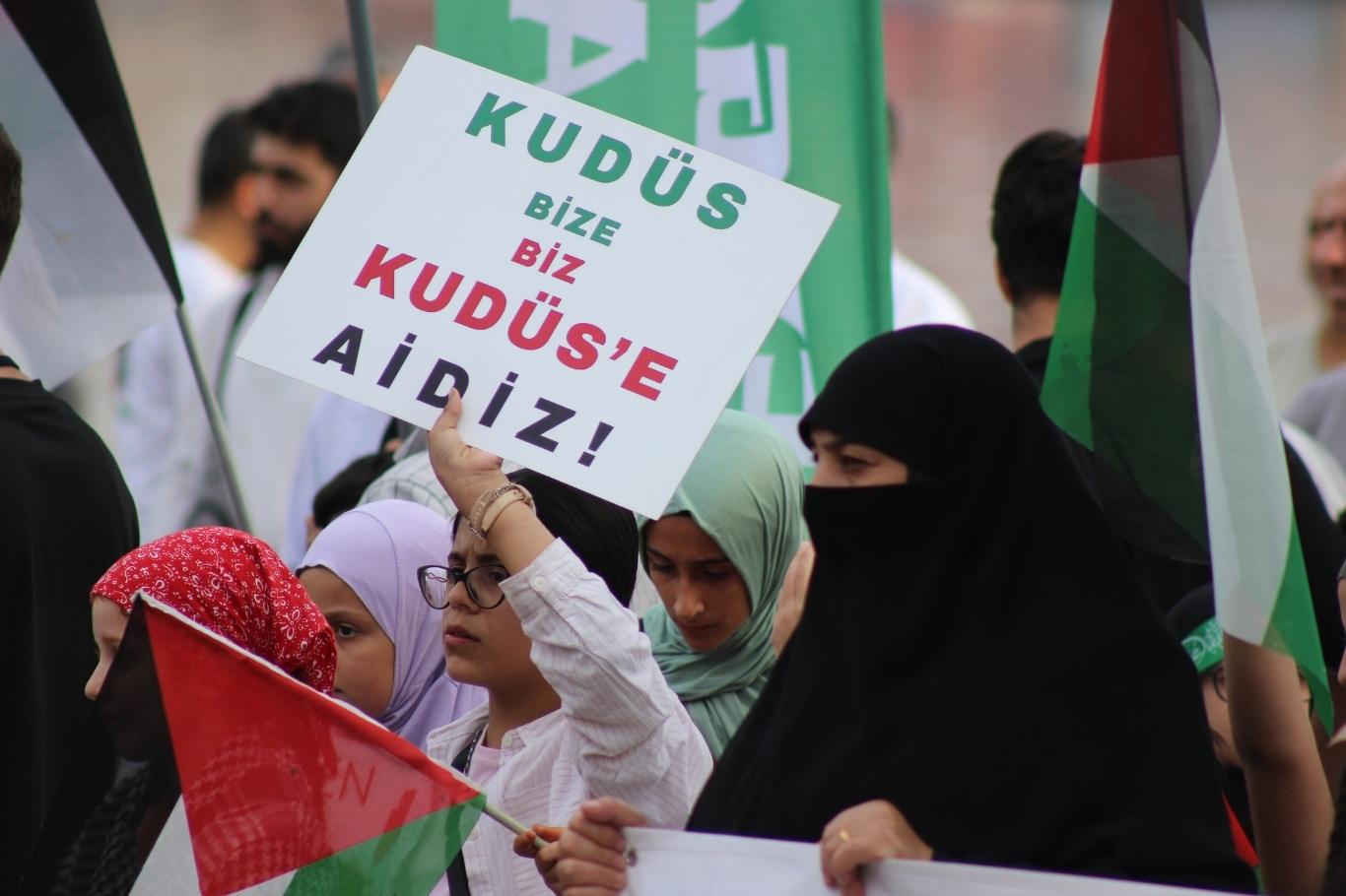 Mersin'de Aksa Tufanı'nın yıl dönümü dolayısıyla düzenlenen programda, HÜDA PAR Mersin Milletvekili Faruk Dinç Gazze'de yaşananlara dikkat çekti. Basın açıklamasında ise İslam ülkelerine siyonist rejime yaptırım uygulama çağrısı yapıldı.