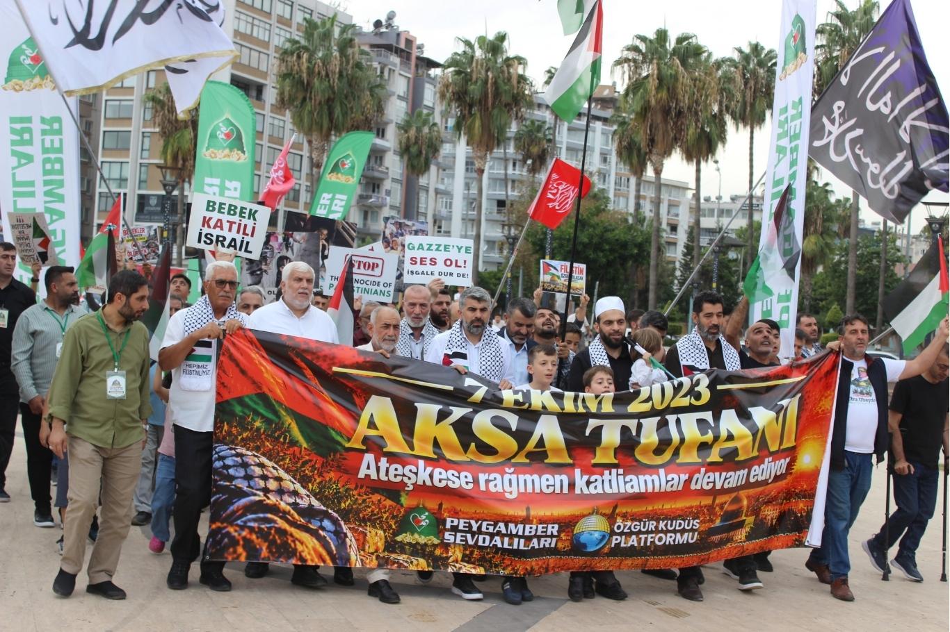 Mersin'de Aksa Tufanı'nın yıl dönümü dolayısıyla düzenlenen programda, HÜDA PAR Mersin Milletvekili Faruk Dinç Gazze'de yaşananlara dikkat çekti. Basın açıklamasında ise İslam ülkelerine siyonist rejime yaptırım uygulama çağrısı yapıldı.