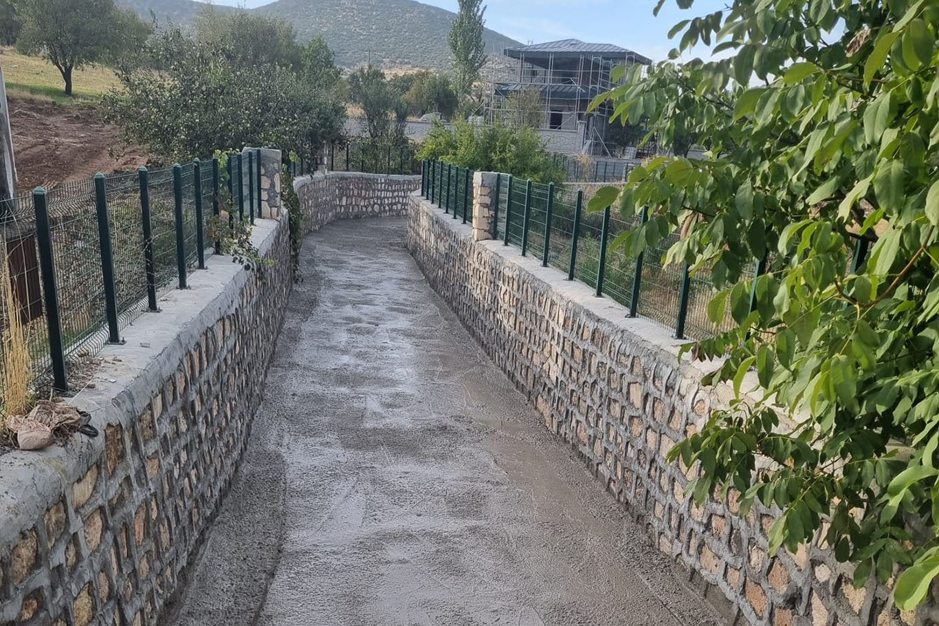 Mesai mefhumu tanımayan HÜDA PAR'lı belediye başkanı, hafta sonu da sahada