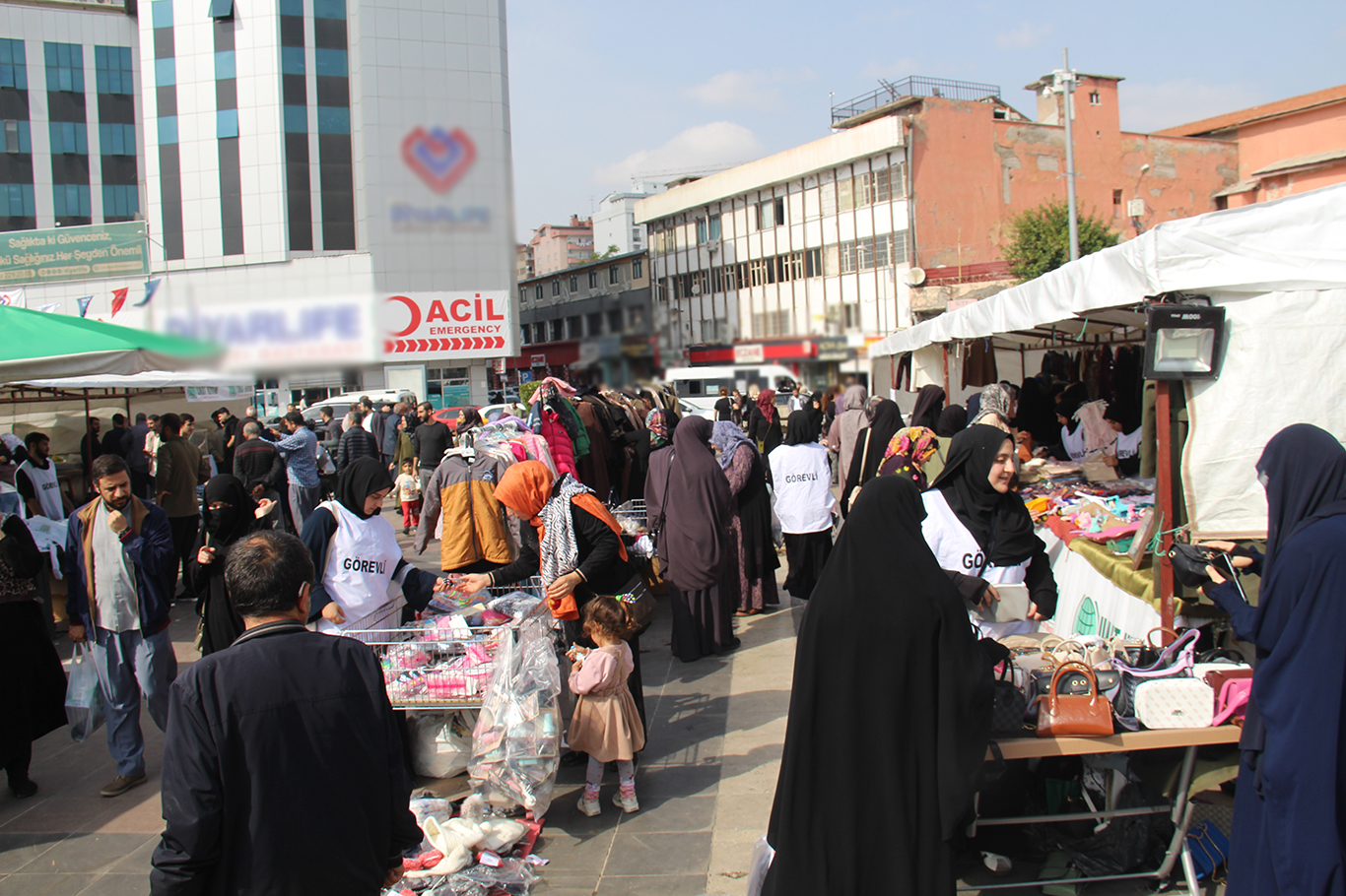 Diyarbakır Umut Kervanı'nın kermesi başladı: Gelirler ihtiyaç sahiplerine ulaştırılacak