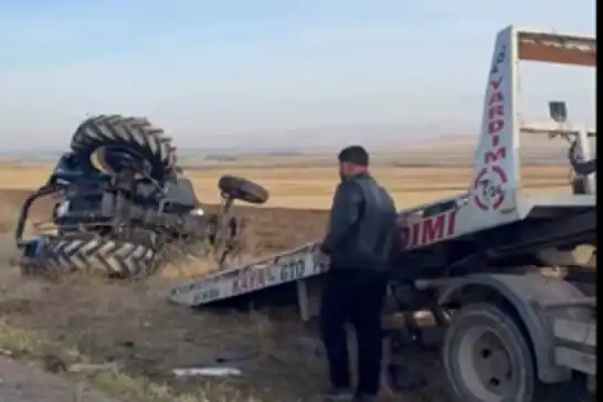 Ağrı'da meydana gelen trafik kazasında şoför olay yerinde vefat etti