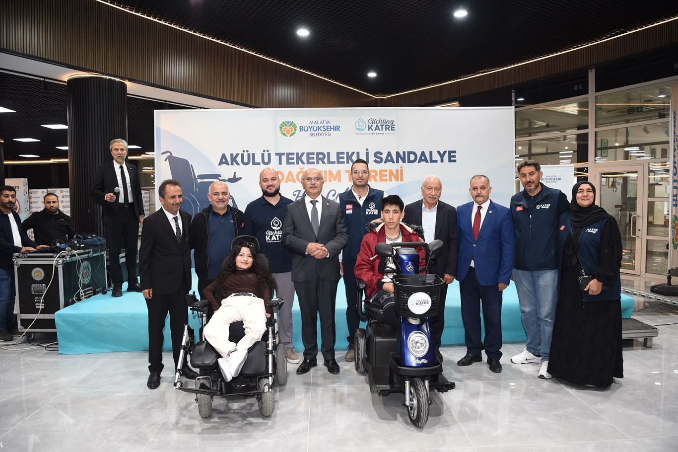 Malatya'da akülü tekerlekli sandalye dağıtımı yapıldı