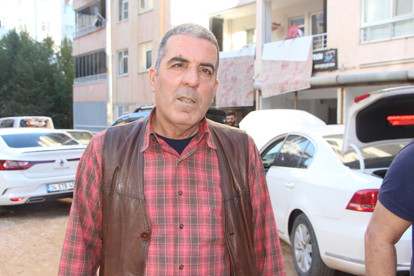 Mardin'de tamamlanmayan yol çalışmalarına mahalle sakinlerinden tepki